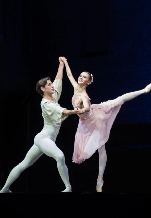 presentación de El Junior Ballet de la Ópera de París debutó anoche en España en Veranos de la Villa