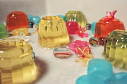 figuras de gelatina de diferentes colores