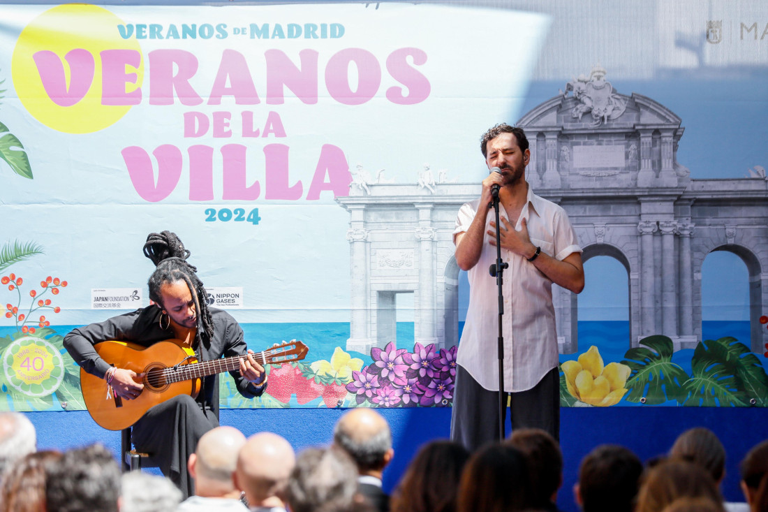 Vicente Navarro durante su actuación en la presentación de Veranos de la Villa 2024