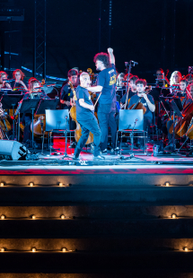 presentación de Veranos de la Villa finaliza con el concierto 100 Cellos que congregó a 14.000 personas